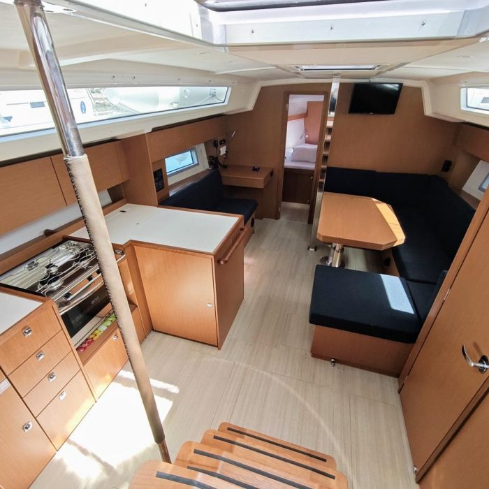 Zen | Bavaria C42 photo 9