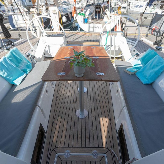 LINA 2020 (new sails 2024., air condition) | Elan E5 photo 6