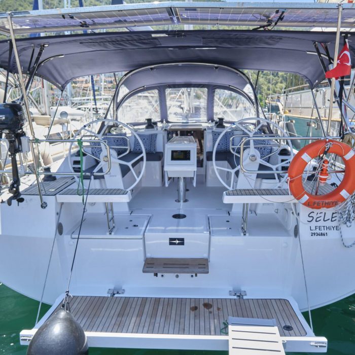 Selene | Bavaria C42 photo 5