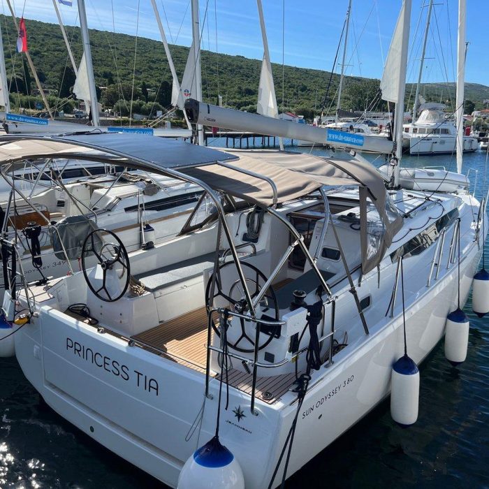 Princess Tia | Sun Odyssey 380 photo 1