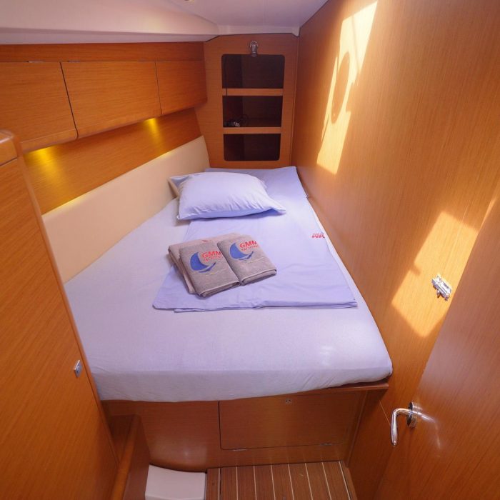 Night & Day | Sun Odyssey 44 i photo 17