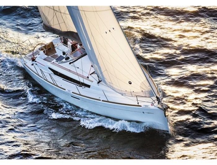 Maluna | Sun Odyssey 389 (3Cab) photo 2