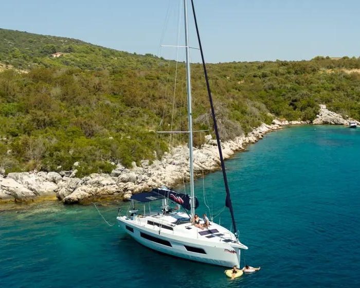 Moorings 44.3 Exclusive Plus | Dufour 44 photo 1