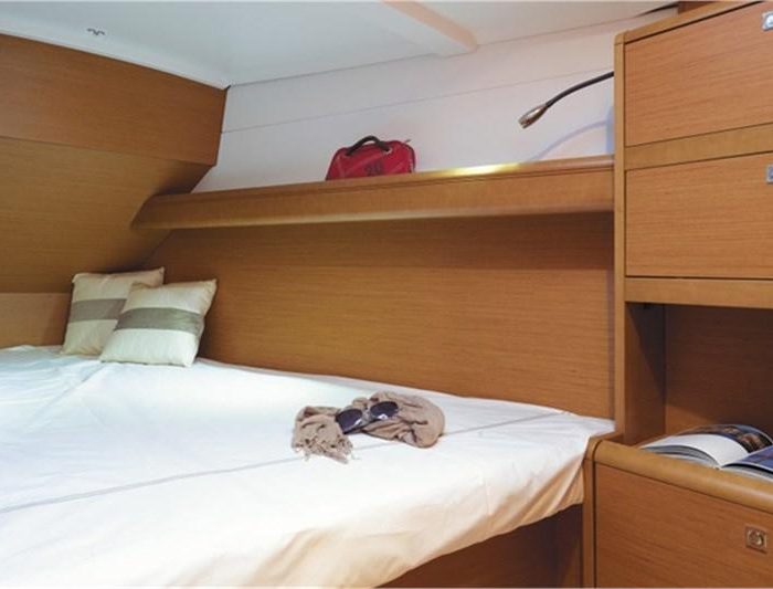 Maluna | Sun Odyssey 389 (3Cab) photo 9