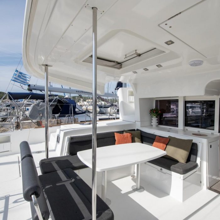 Diva | Lagoon 450 Fly photo 19