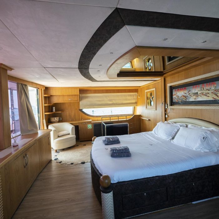 LONG ISLAND | Catamaran photo 10
