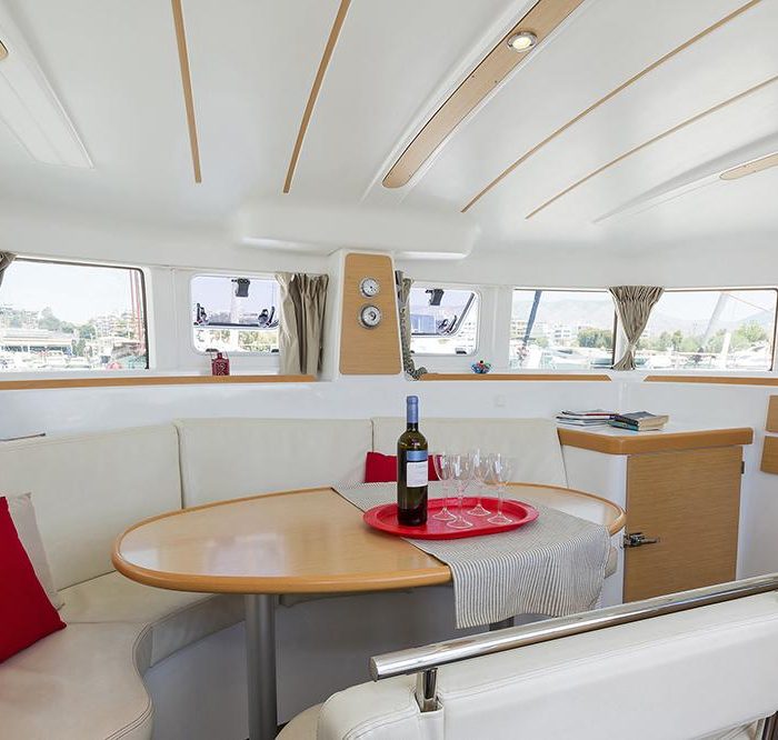 Bellevue | Lagoon 380 photo 12