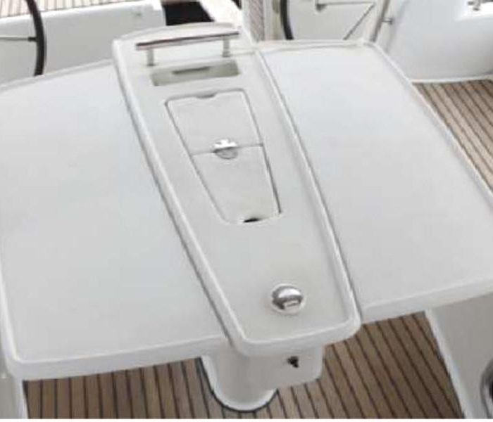 In Compliance | Oceanis 50 Family photo 6