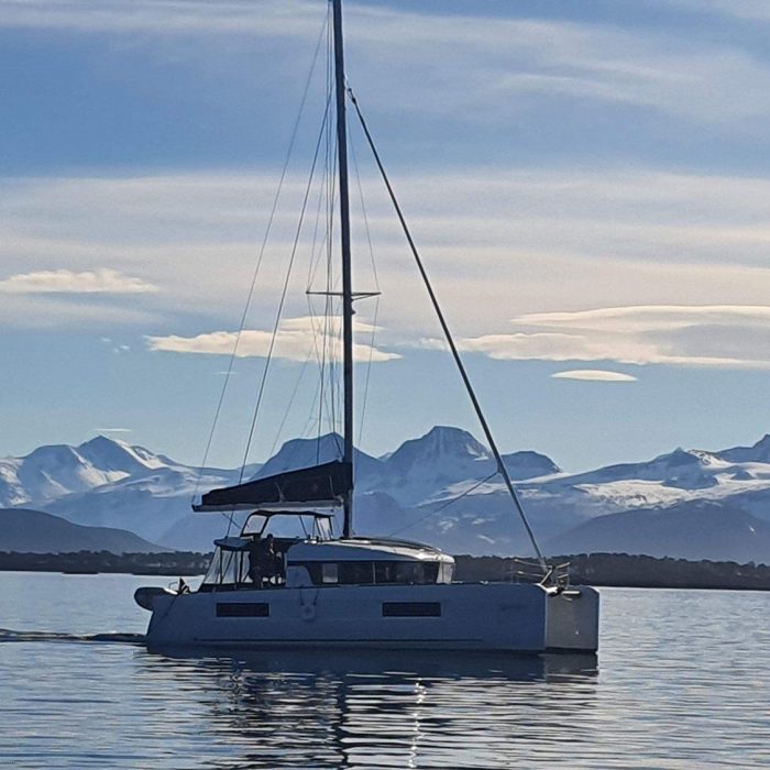 Arctic Charm | Lagoon 40 photo 8