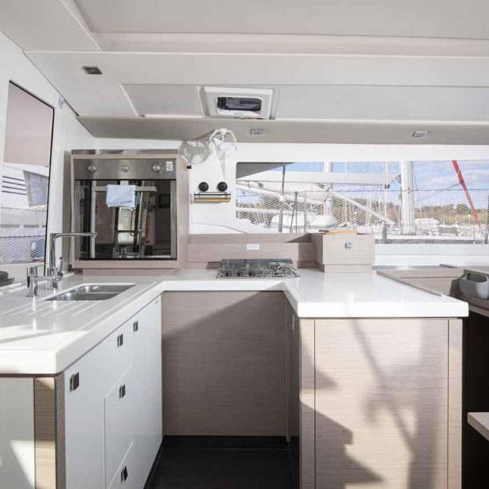 Follow the Sun | Fountaine Pajot Astrea 42 photo 12