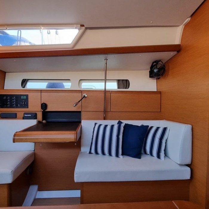 Blue Moon | Sun Odyssey 449 photo 5