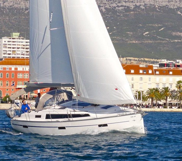 Lirica | Bavaria Cruiser 37 photo 9