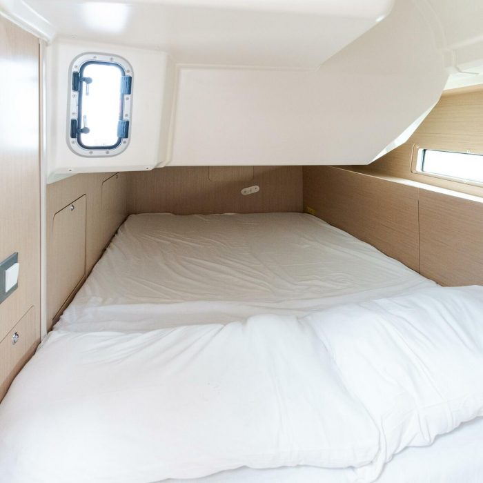 Clio - Standard Line | Oceanis 40.1 photo 17