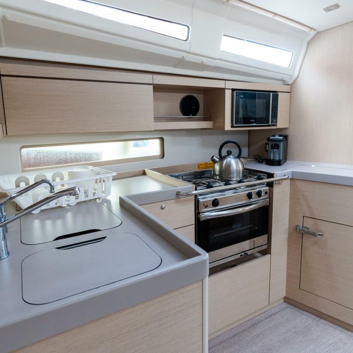Clio - Standard Line | Oceanis 40.1 photo 19