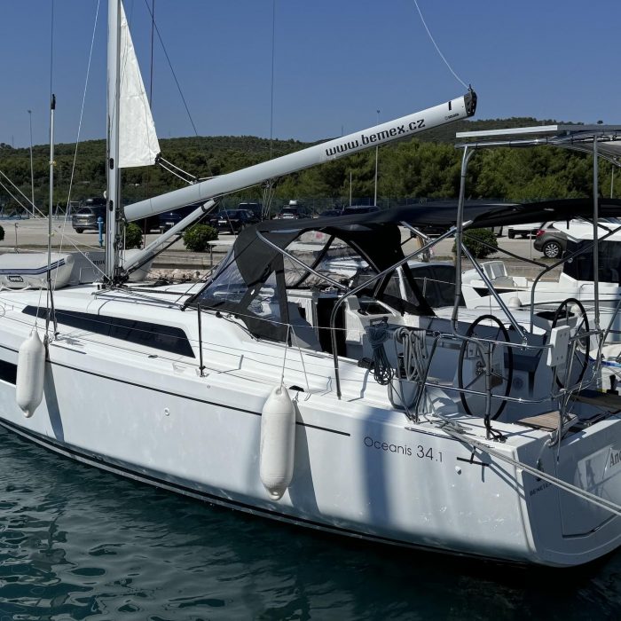 Anoia | Oceanis 34.1 photo 2