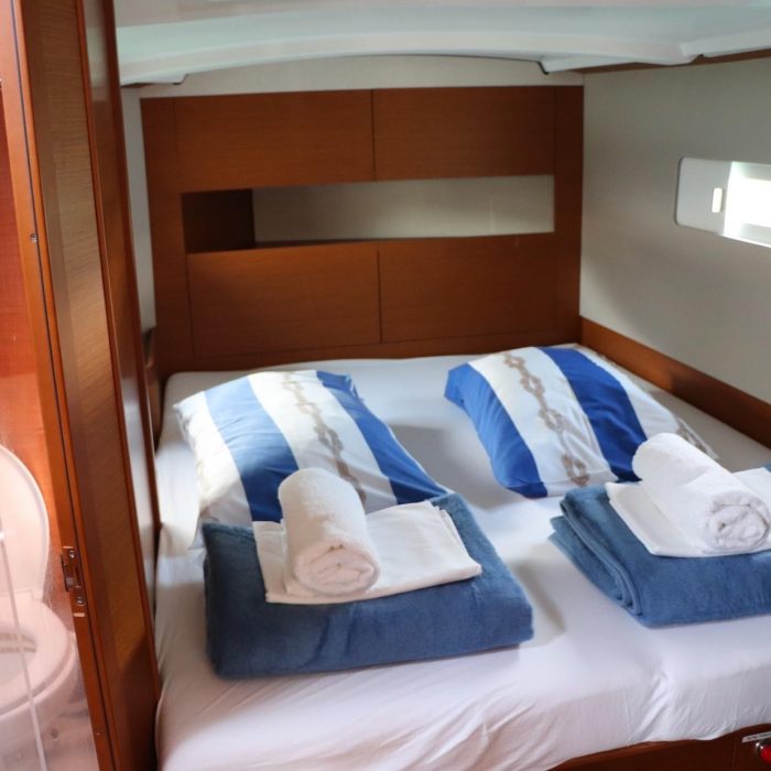 Shaken Not Stirred | Sun Odyssey 410 photo 10