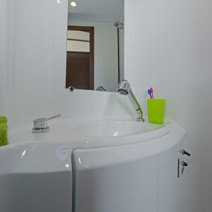 Eleven | Lagoon 380 photo 23