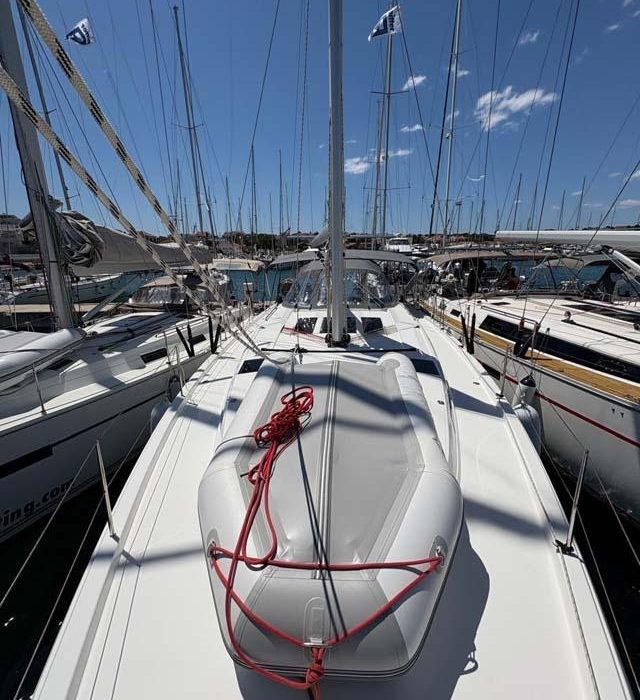 Ara | Bavaria C46 photo 3