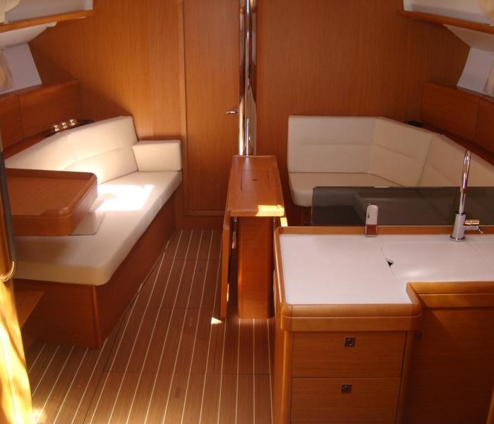 Praha | Sun Odyssey 42 photo 12