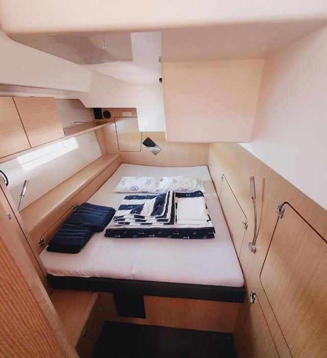 Novara | Bavaria C50 Style photo 7