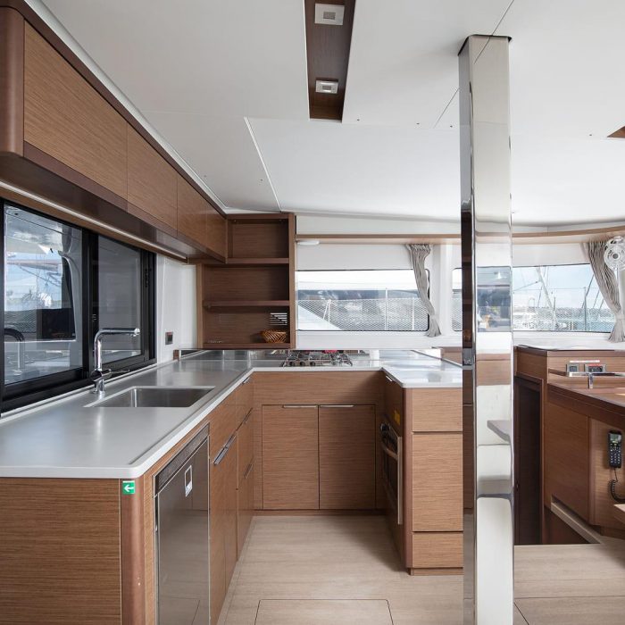 Long Island | Lagoon 46 photo 11