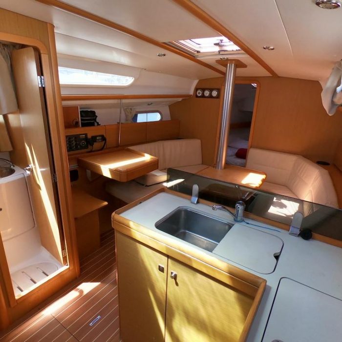 Bliksem | Sun Odyssey 36i photo 7