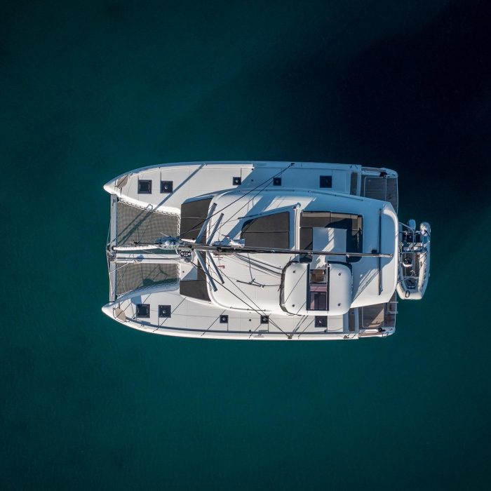 Dona | Lagoon 43 photo 7