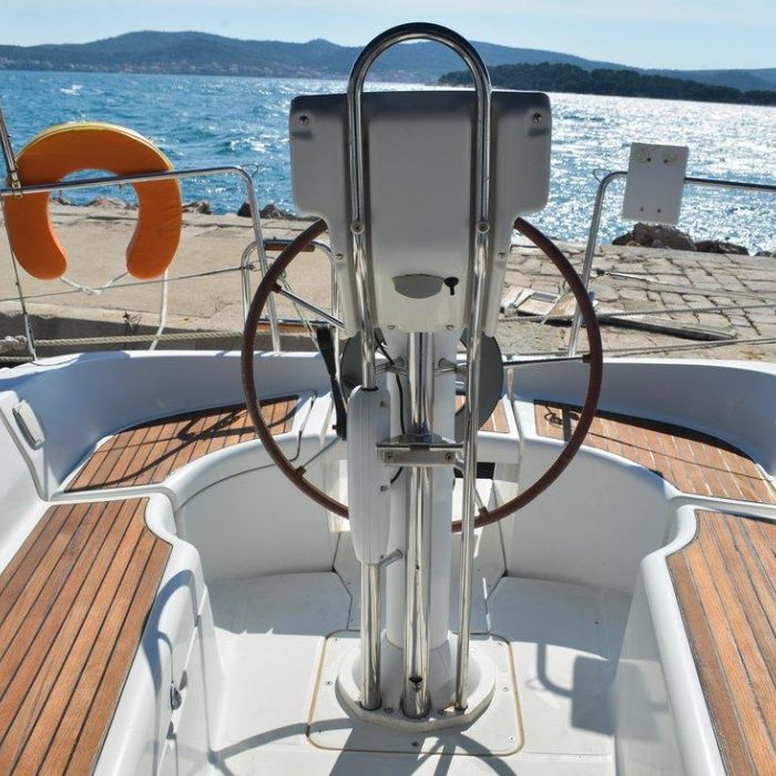 Despina | Oceanis Clipper 323 photo 2