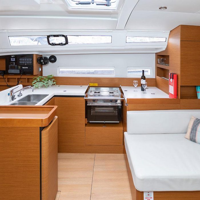 OSKAR  new 2024 (air condition, solar panels) | Sun Odyssey 410 photo 5