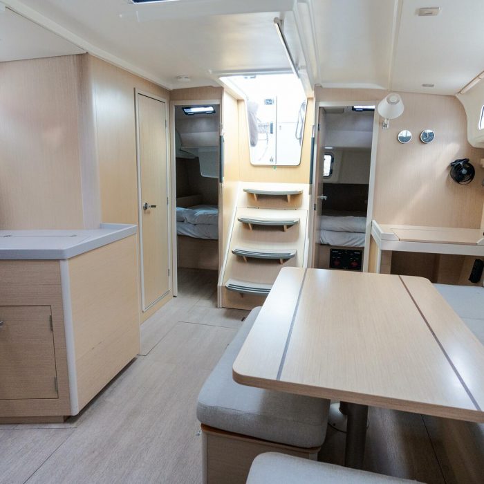 Clio - Standard Line | Oceanis 40.1 photo 13