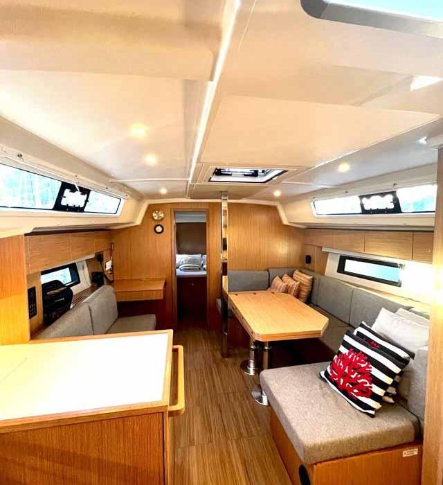 Sideways | Bavaria C42 photo 3