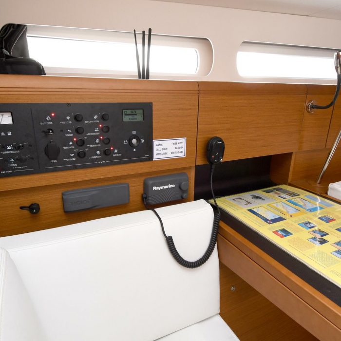 Kiss Kiss | Sun Odyssey 419 photo 9