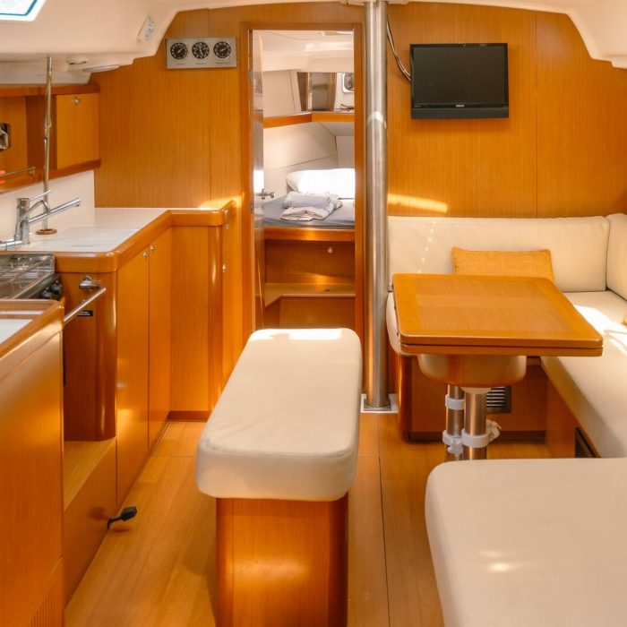 Premium | Oceanis 40 photo 23