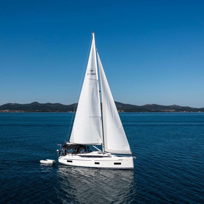 Martini | Bavaria C38 photo 9