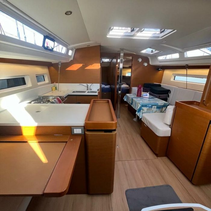 Maryann | Sun Odyssey 440 photo 5