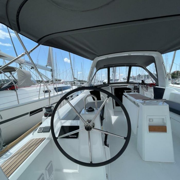 Cocco | Oceanis 38.1 photo 8