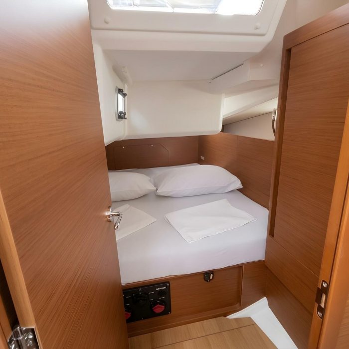 Greta | Sun Odyssey 440 photo 17