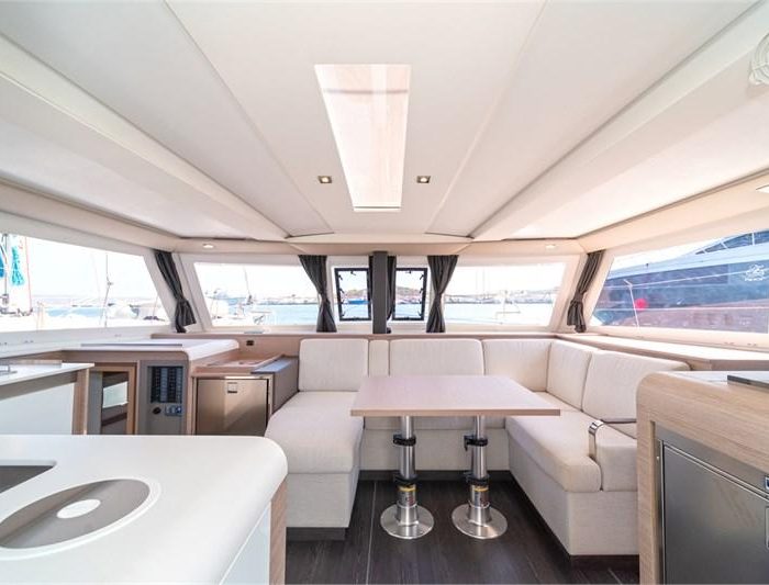 Vetrohod | Fountaine Pajot Isla 40 photo 3