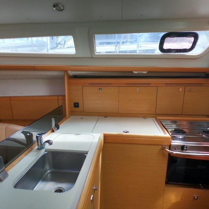 Bliksem | Sun Odyssey 36i photo 11