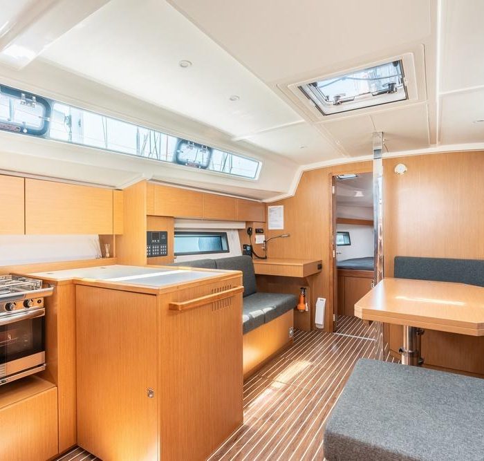 Avra | Bavaria C42 photo 17