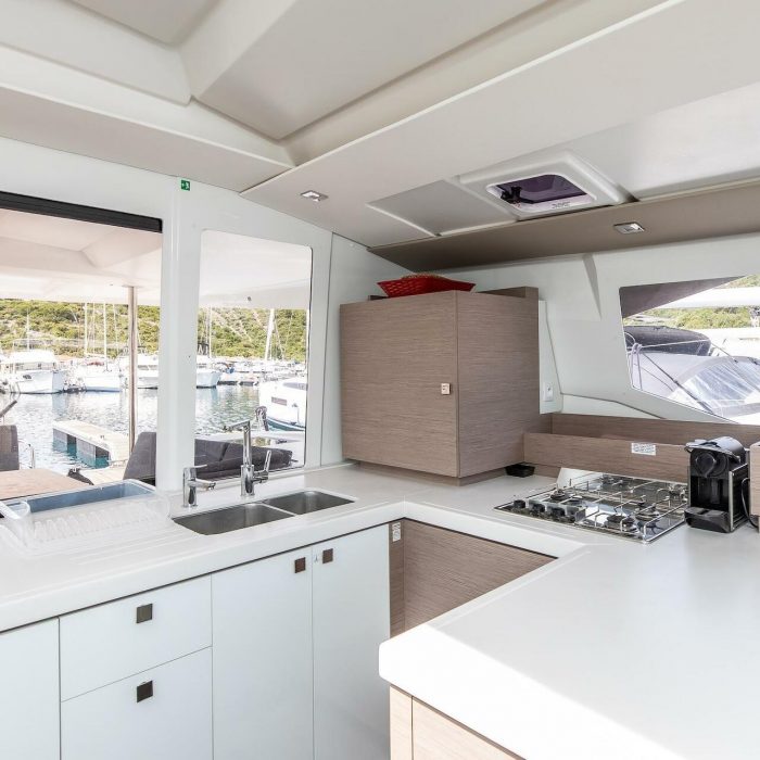 Livia Augusta | Fountaine Pajot Astrea 42 photo 18