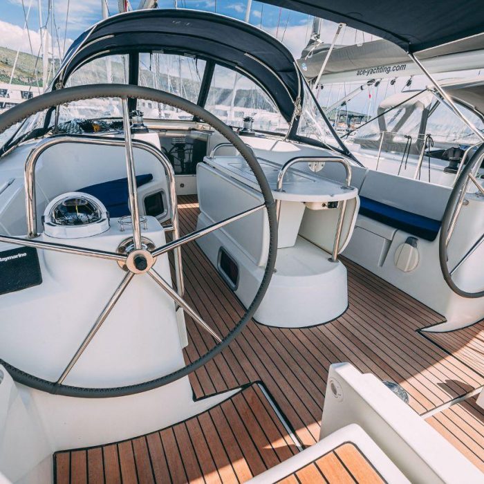 Ana B. | Sun Odyssey 49i photo 11