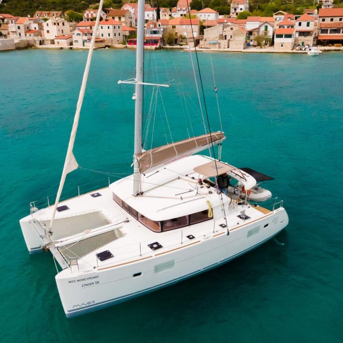 Miss Moneypenny | Lagoon 400 S2 photo 2
