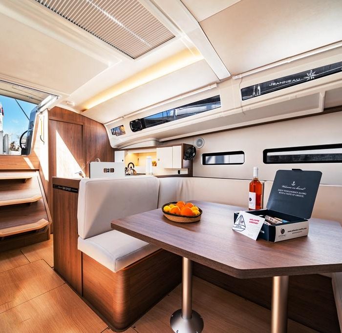 Myriana | Sun Odyssey 415 photo 11