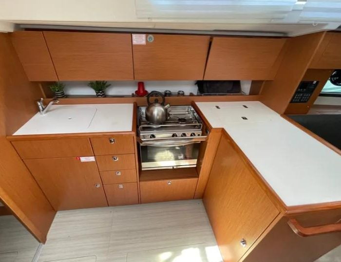 Maia | Bavaria C42 photo 14