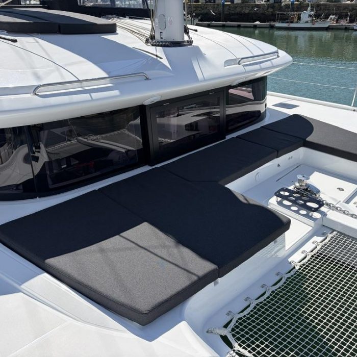 Dona | Lagoon 43 photo 5