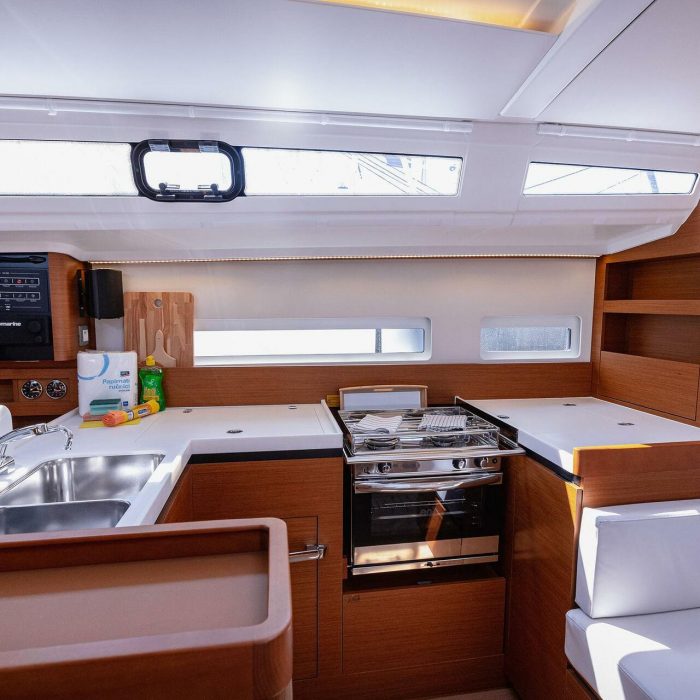 Purr | Sun Odyssey 410 photo 21