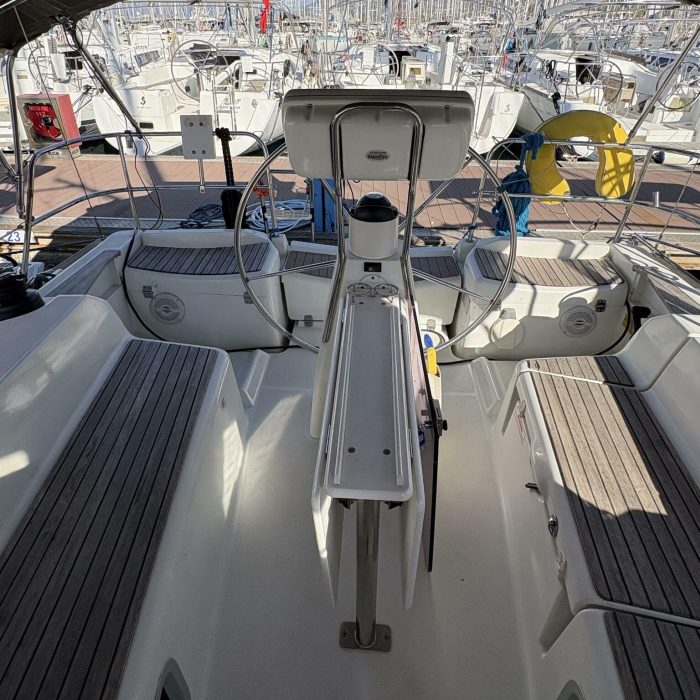 Sail Mira photo 3