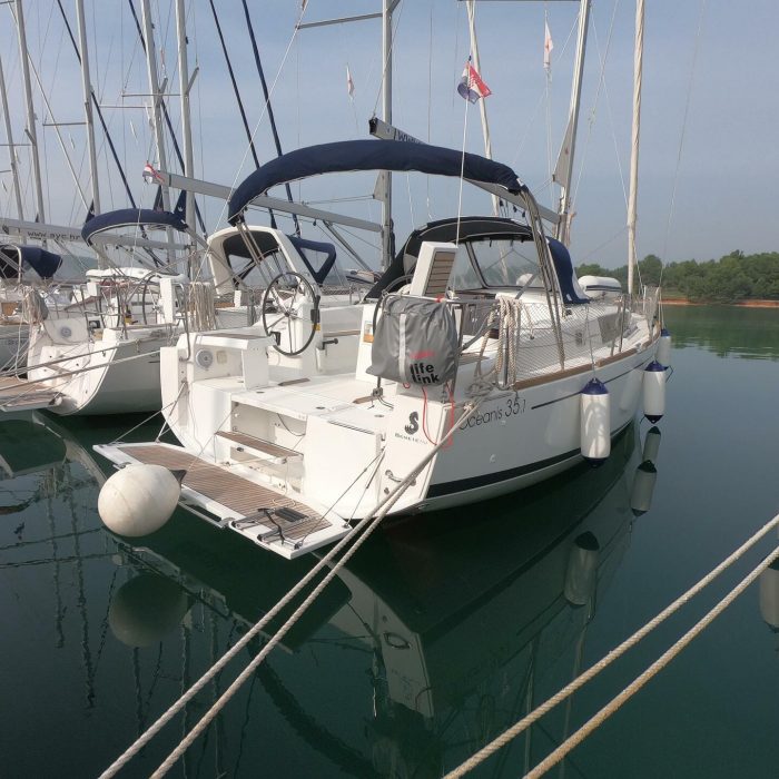 Abeona | Oceanis 35.1 photo 3