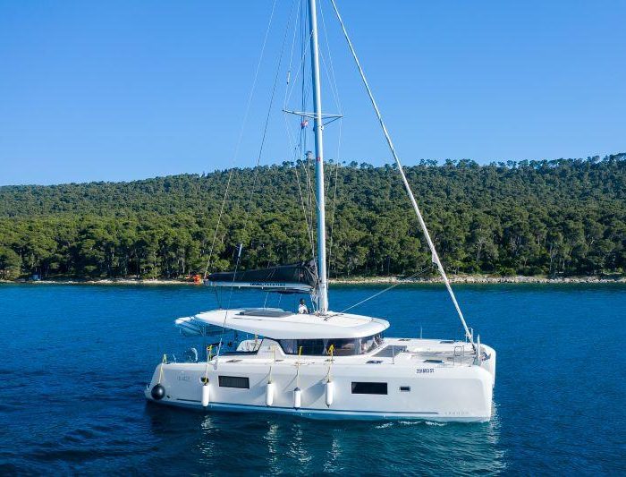 Olyntha | Lagoon 42 photo 2